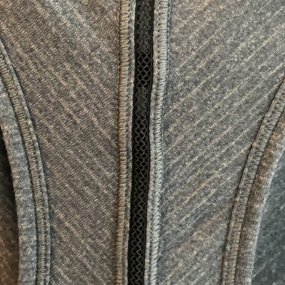 Lululemon Razorback Tank - Picture 3 of 4